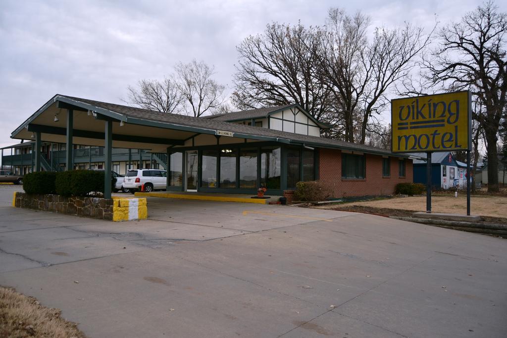 Viking Motel Lindsborg Ngoại thất bức ảnh